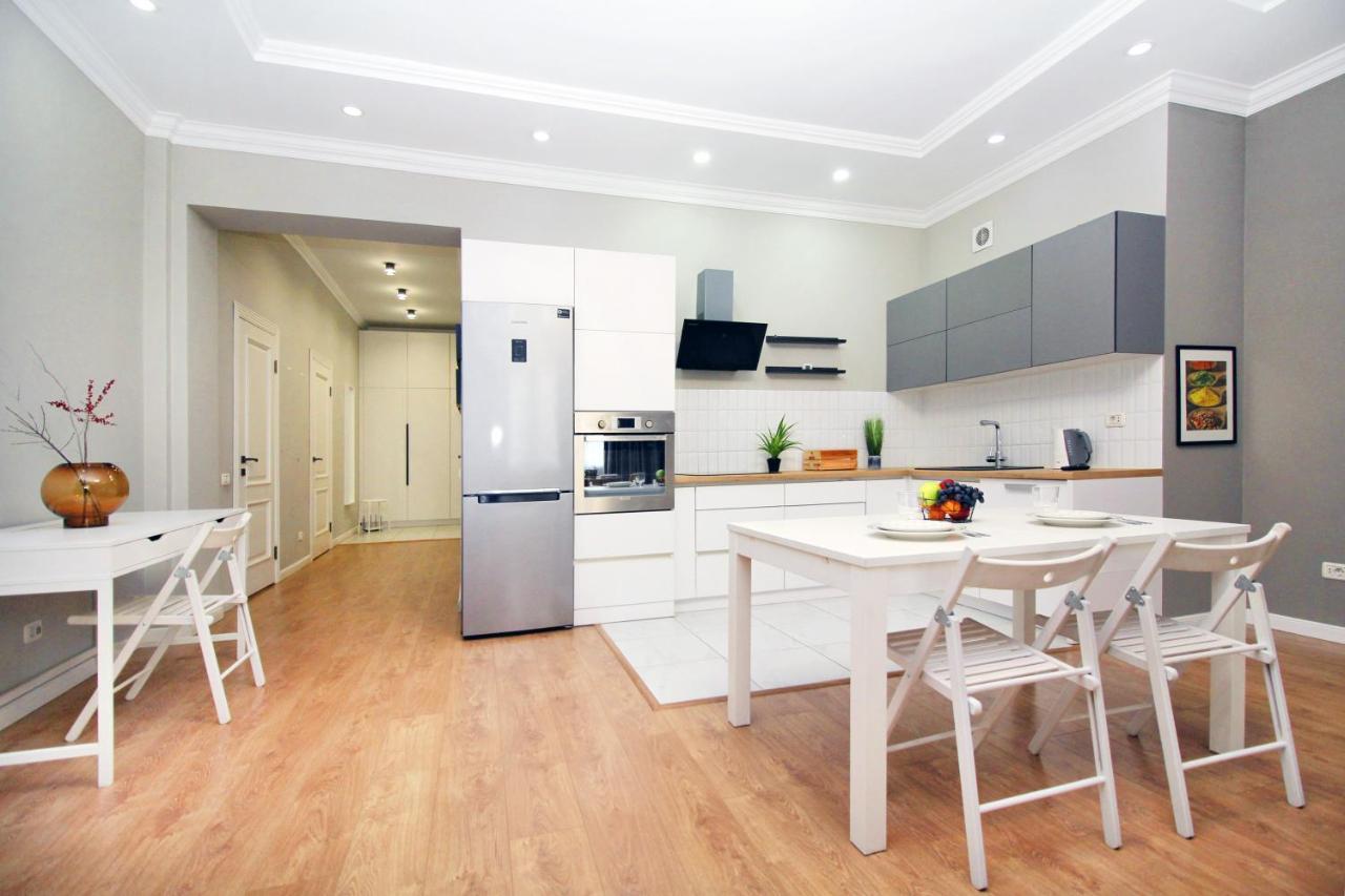 Perfect Spacious Apartment 356 Almaty Exterior photo