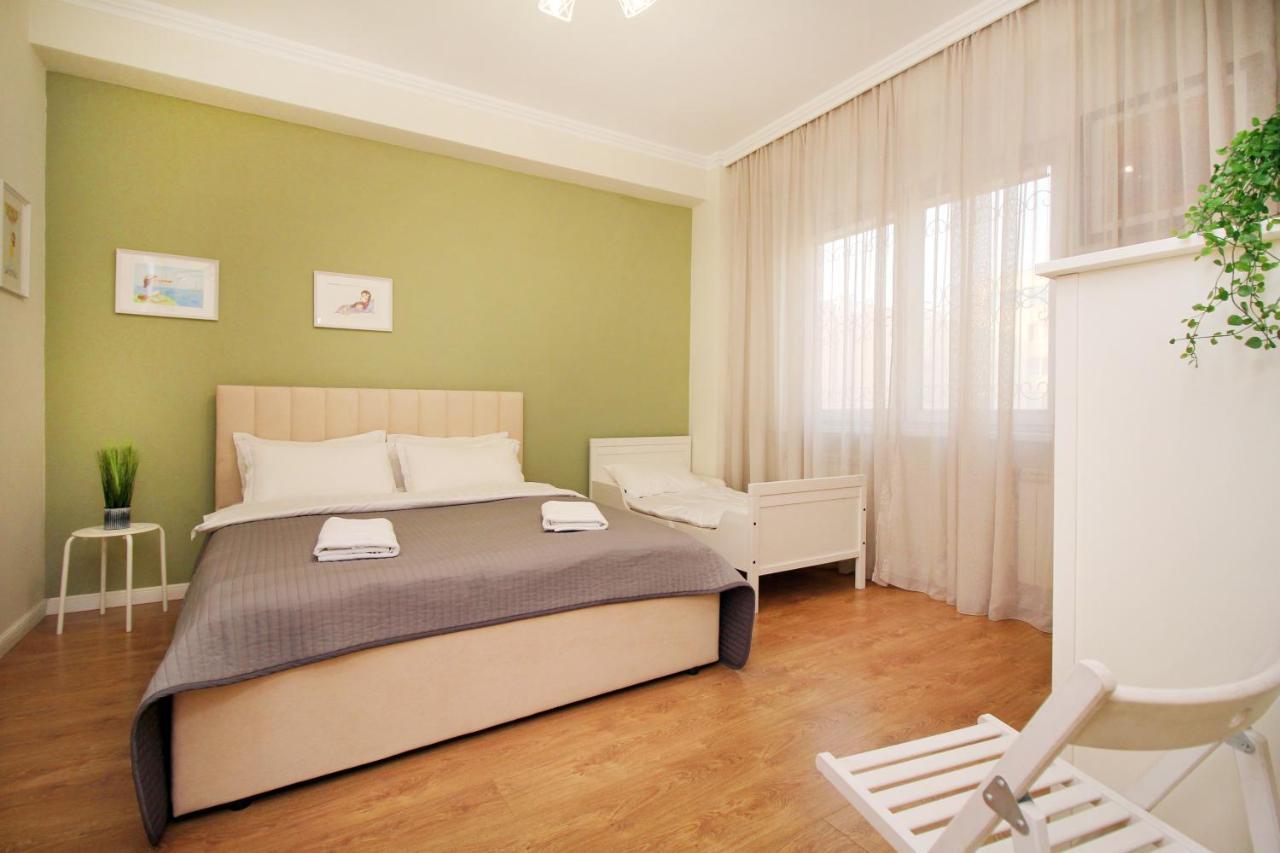 Perfect Spacious Apartment 356 Almaty Exterior photo
